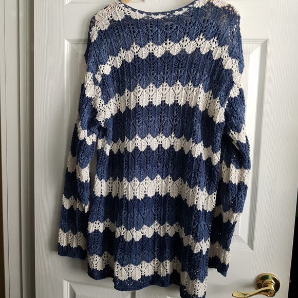Crochet Blue & White Zig Zag Pattern Sweater - Picture 5 of 8